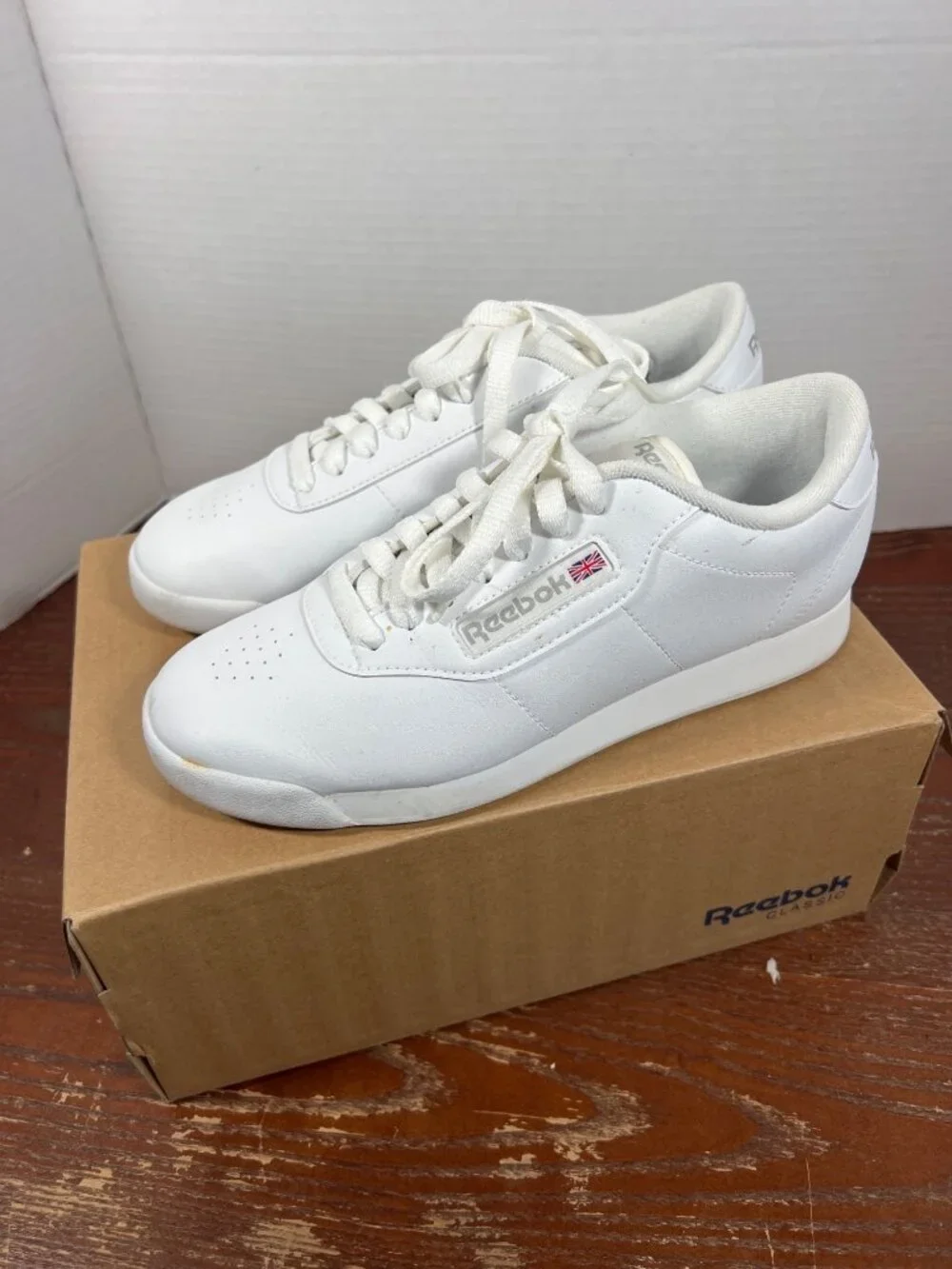 Reebok Womens Princess Classic White Sneakers Size 6.5